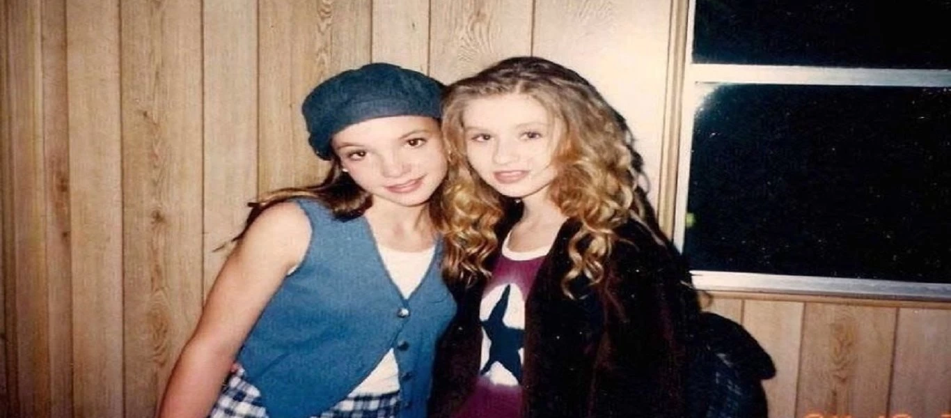 Αναγνωρίζετε τα δύο κοριτσάκια; – Σήμερα είναι δύο από τις διασημότερες γυναίκες στον κόσμο!